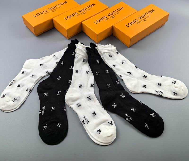 LV socks 052504